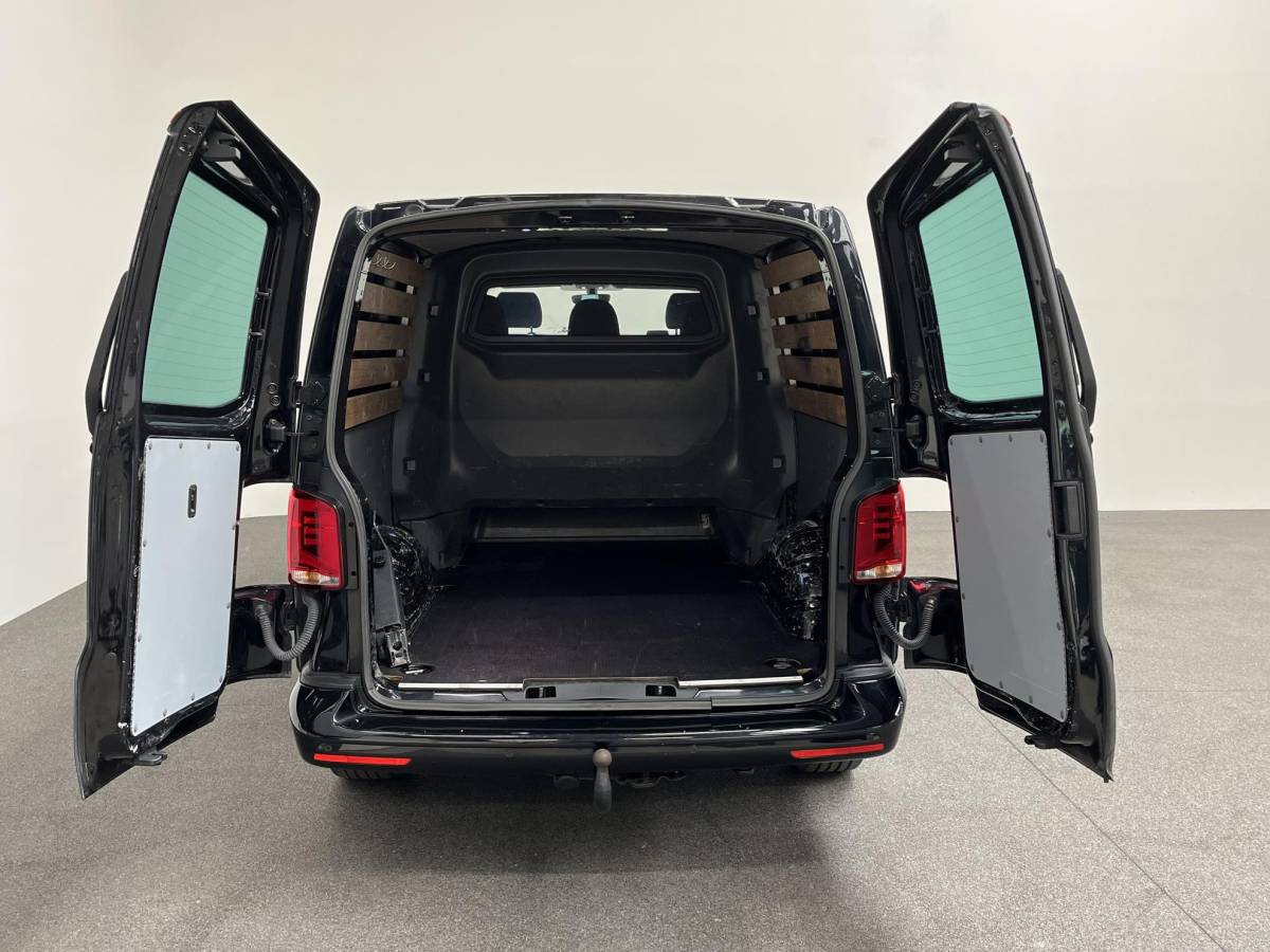 Volkswagen Transporter Volkswagen Transporter 2.0 TDI L2H1 Dubbele Cabine Highline Automaat Airco Cruise Control Apple Carplay/Android Auto Trekhaak Parkeersensoren