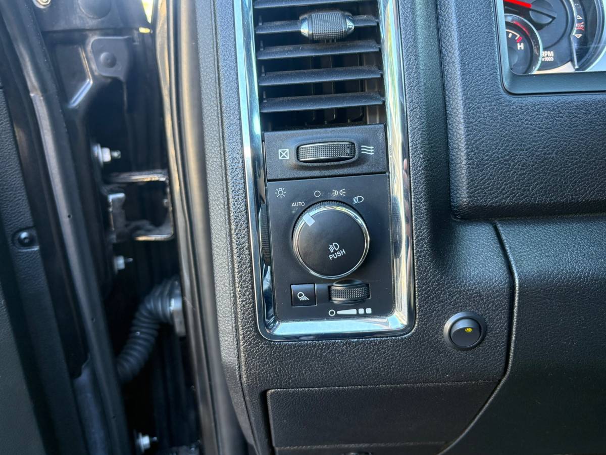 Dodge Ram 1500 Dodge Ram 1500 5.7 V8 Quad Cab 6’4|401PK|NAP|Automaat|trekhaak 3500KG|schuif/- kanteldak|stoelkoeling|Stuur- stuurverwarming|cruis