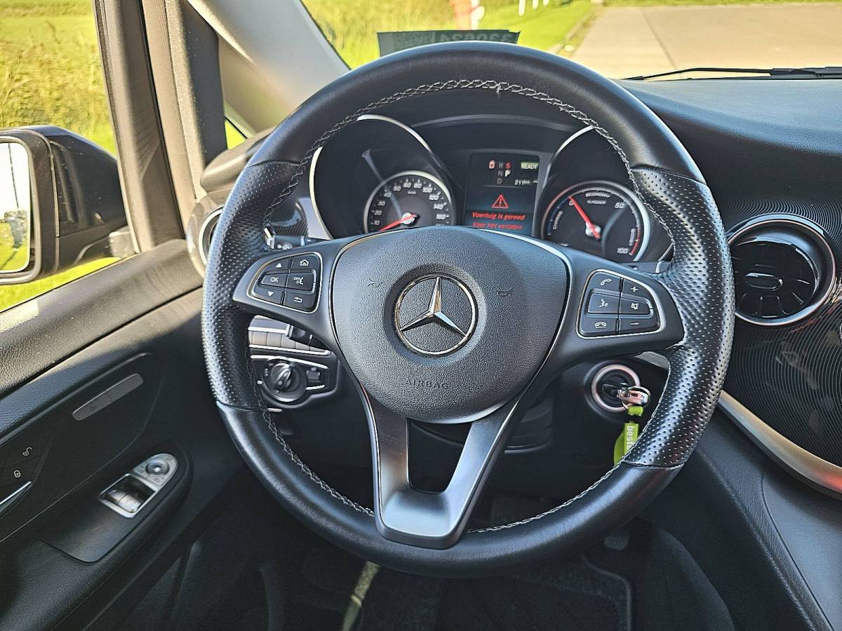 Mercedes-Benz EQV MERCEDES-BENZ EQV 300 ExtraLang L3 8 Persoons 2x Elektrische Schuifdeur LED PDC Airco Mbux Navi Cruise Control Camera 90 kWh Automaat 204 PK!