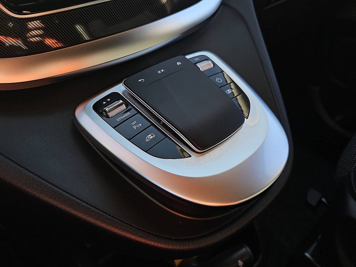 Mercedes-Benz EQV MERCEDES-BENZ EQV 300 ExtraLang L3 8 Persoons 2x Elektrische Schuifdeur LED PDC Airco Mbux Navi Cruise Control Camera 90 kWh Automaat 204 PK!