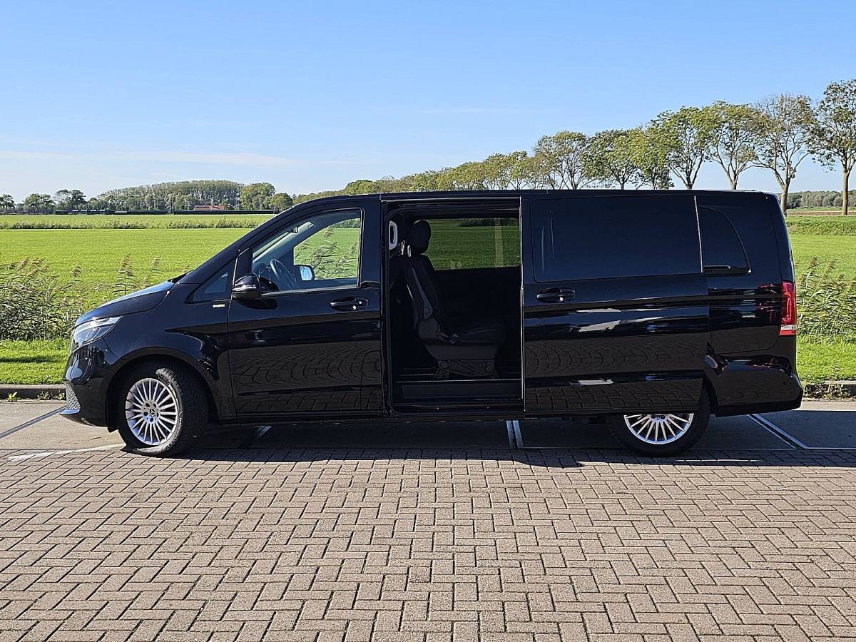 Mercedes-Benz EQV MERCEDES-BENZ EQV 300 ExtraLang L3 8 Persoons 2x Elektrische Schuifdeur LED PDC Airco Mbux Navi Cruise Control Camera 90 kWh Automaat 204 PK!