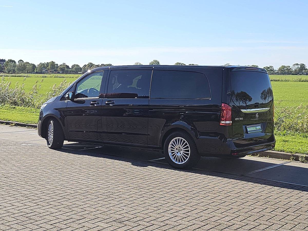 Mercedes-Benz EQV MERCEDES-BENZ EQV 300 ExtraLang L3 8 Persoons 2x Elektrische Schuifdeur LED PDC Airco Mbux Navi Cruise Control Camera 90 kWh Automaat 204 PK!