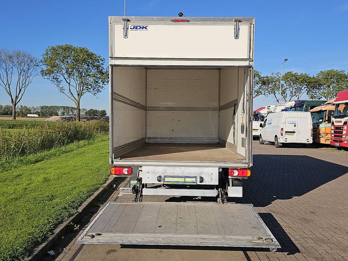 MAN TGE M.A.N. TGE 3.180 Bakwagen Laadklep Zijdeur Spoiler 177Pk Euro6 Navi Camera CruiseControl!