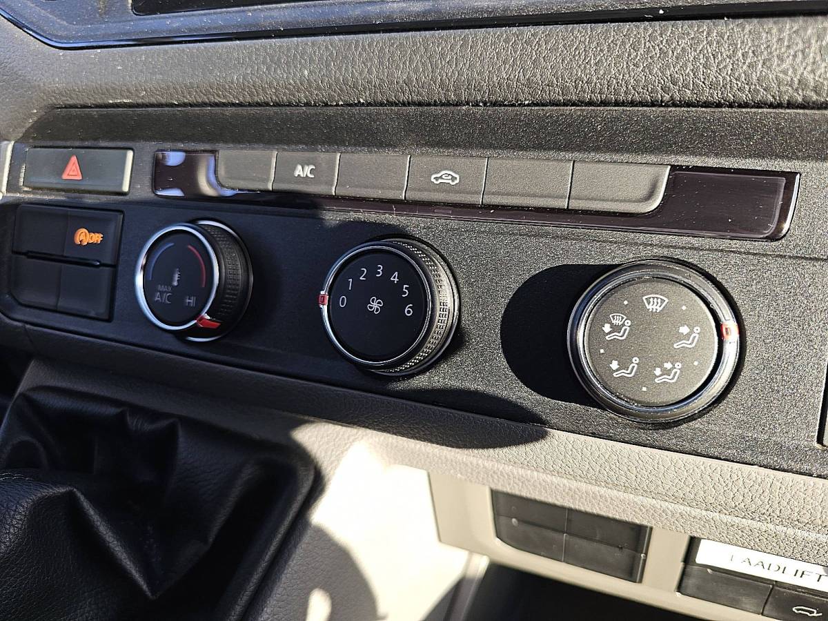 Volkswagen Crafter VOLKSWAGEN CRAFTER 35 2.0 Bakwagen Laadklep Zijdeur Lat-om-Lat Betimmerd Spoiler Euro6140Pk Bpm-Vrij!