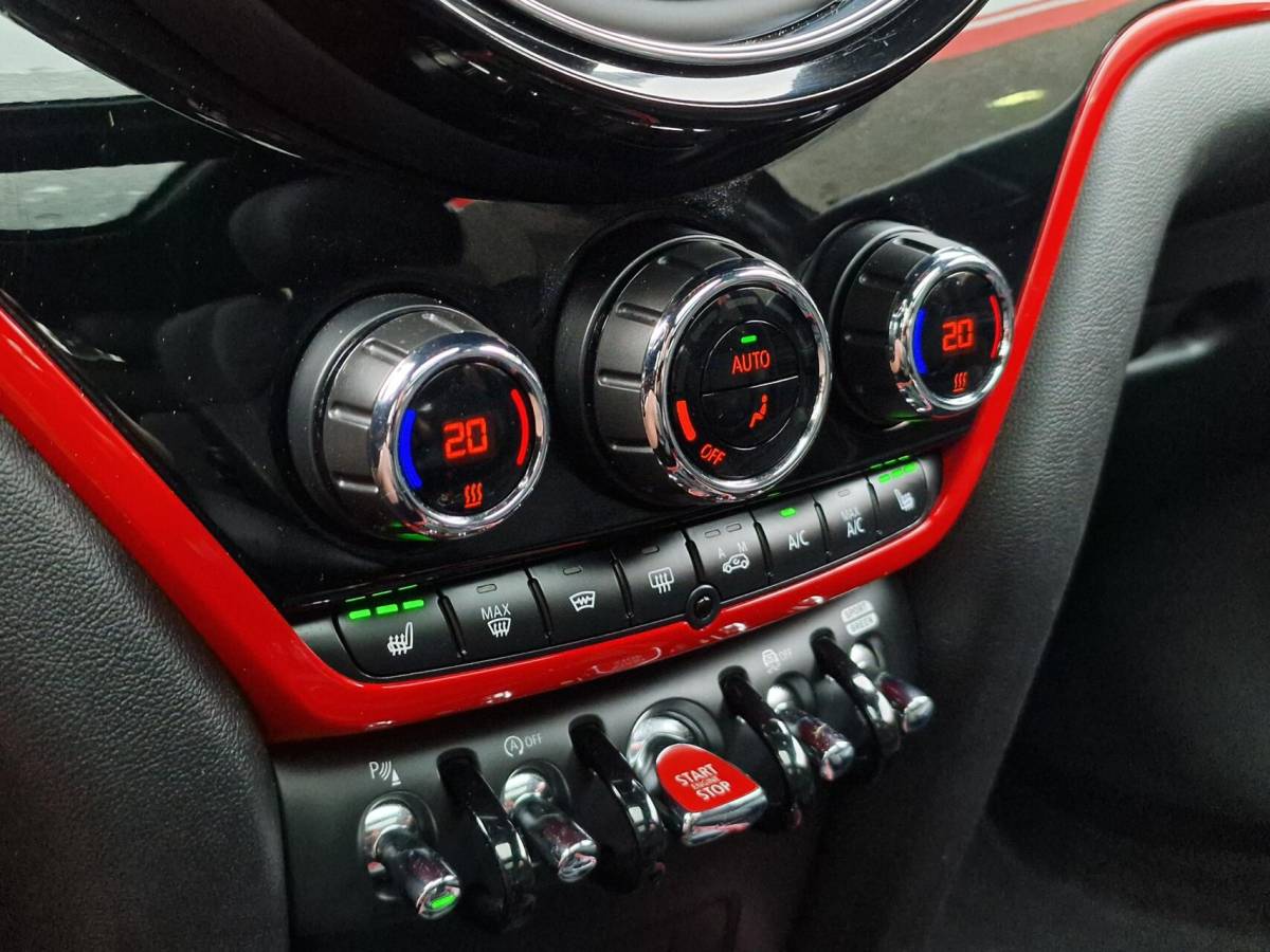 MINI Countryman Mini Countryman 2.0 John Cooper Works ALL4 Chili 306PK|NL-auto|Pano|19-inch|Carplay|Camera|JW-Sport-uitlaat|eerste-eigenaar|