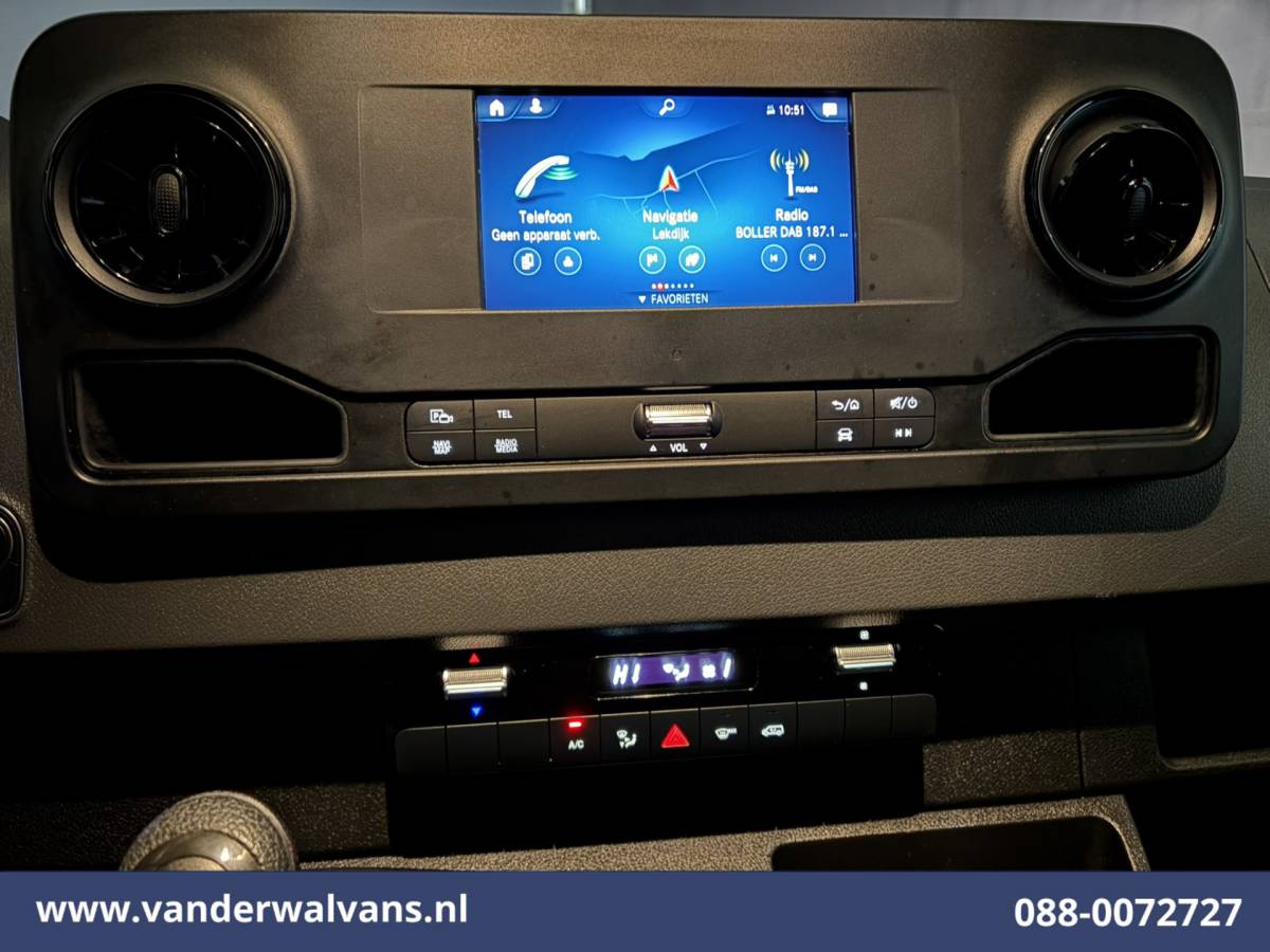 Mercedes-Benz Sprinter Mercedes-Benz Sprinter 317 CDI 170pk L3H2 Euro6 Airco | 360 Graden Camera | Navigatie | Chauffeursstoel | Apple Carplay Cruisecontrol, Android Auto, Stoelverwarming, 270 Graden Achterdeuren, Parkeersensoren, Bijrijdersbank