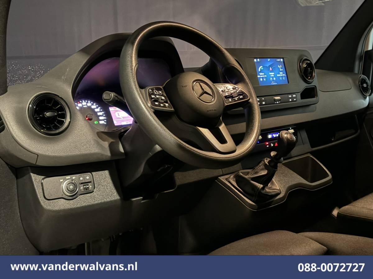 Mercedes-Benz Sprinter Mercedes-Benz Sprinter 317 CDI 170pk L3H2 Euro6 Airco | 360 Graden Camera | Navigatie | Chauffeursstoel | Apple Carplay Cruisecontrol, Android Auto, Stoelverwarming, 270 Graden Achterdeuren, Parkeersensoren, Bijrijdersbank