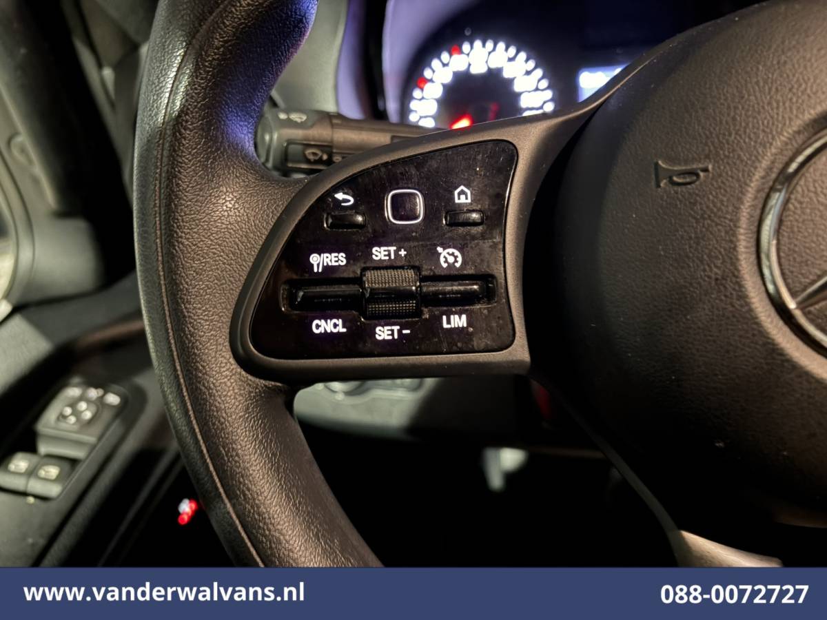 Mercedes-Benz Sprinter Mercedes-Benz Sprinter 317 CDI 170pk L3H2 Euro6 Airco | 360 Graden Camera | Navigatie | Chauffeursstoel | Apple Carplay Cruisecontrol, Android Auto, Stoelverwarming, 270 Graden Achterdeuren, Parkeersensoren, Bijrijdersbank
