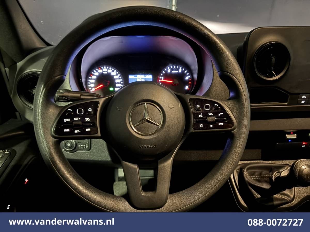 Mercedes-Benz Sprinter Mercedes-Benz Sprinter 317 CDI 170pk L3H2 Euro6 Airco | 360 Graden Camera | Navigatie | Chauffeursstoel | Apple Carplay Cruisecontrol, Android Auto, Stoelverwarming, 270 Graden Achterdeuren, Parkeersensoren, Bijrijdersbank