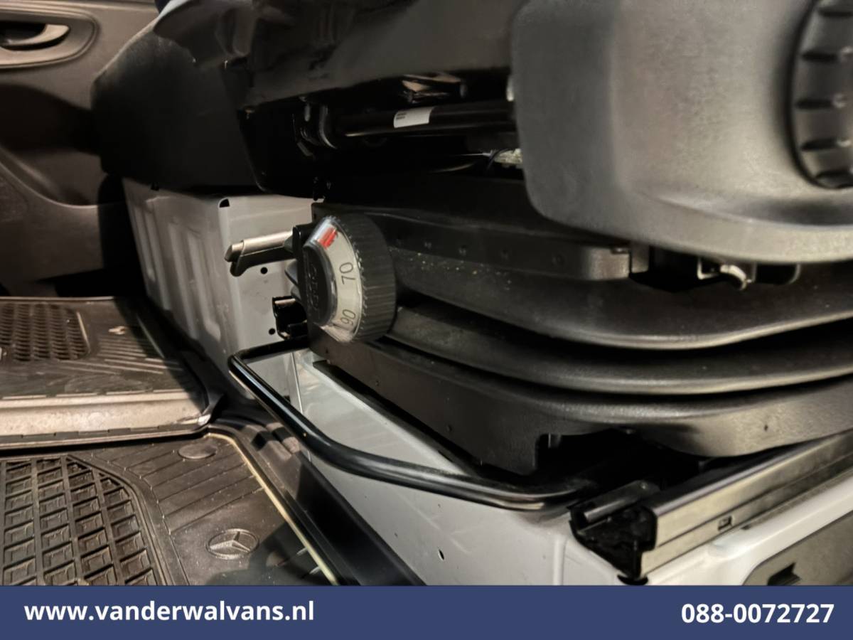 Mercedes-Benz Sprinter Mercedes-Benz Sprinter 317 CDI 170pk L3H2 Euro6 Airco | 360 Graden Camera | Navigatie | Chauffeursstoel | Apple Carplay Cruisecontrol, Android Auto, Stoelverwarming, 270 Graden Achterdeuren, Parkeersensoren, Bijrijdersbank