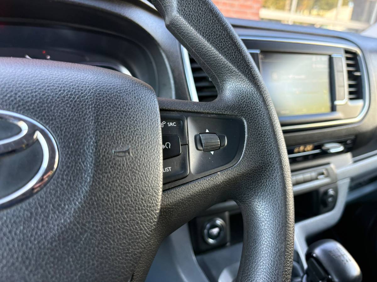 Toyota ProAce Toyota PROACE Worker 2.0 D-4D|DUBBELCABINE|NAP|clima|cruise|trekhaak 2500KG|lichtmetalen velgen|Keyless|voorruitverwarming|EURO6