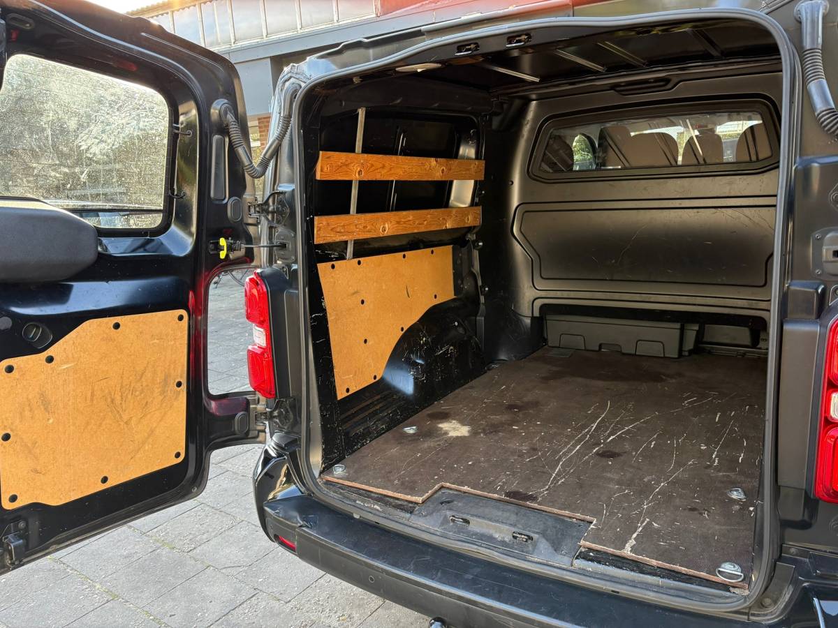 Toyota ProAce Toyota PROACE Worker 2.0 D-4D|DUBBELCABINE|NAP|clima|cruise|trekhaak 2500KG|lichtmetalen velgen|Keyless|voorruitverwarming|EURO6