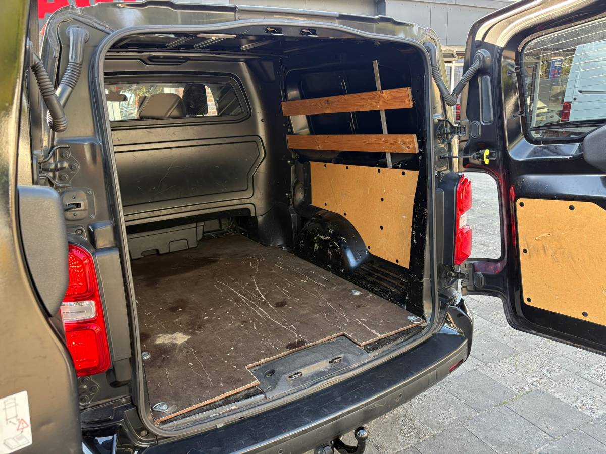 Toyota ProAce Toyota PROACE Worker 2.0 D-4D|DUBBELCABINE|NAP|clima|cruise|trekhaak 2500KG|lichtmetalen velgen|Keyless|voorruitverwarming|EURO6