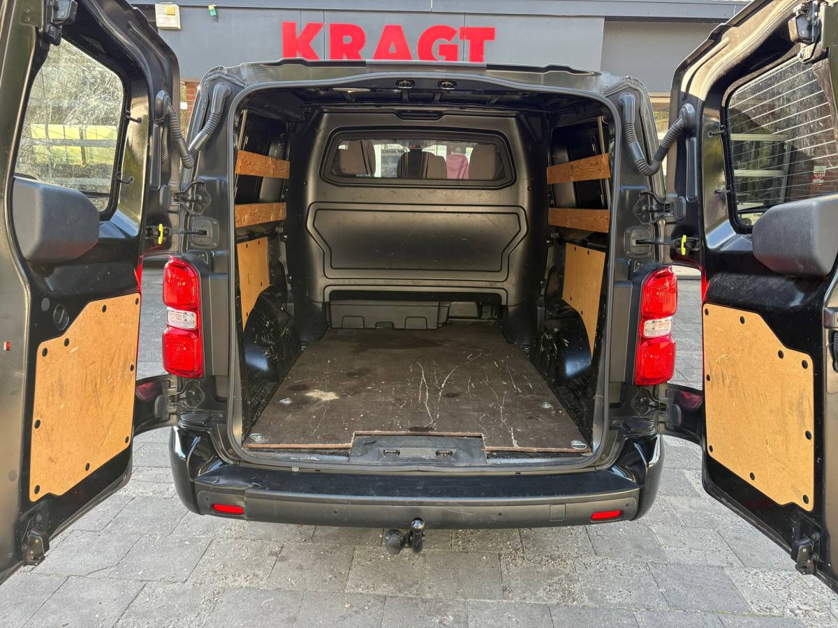 Toyota ProAce Toyota PROACE Worker 2.0 D-4D|DUBBELCABINE|NAP|clima|cruise|trekhaak 2500KG|lichtmetalen velgen|Keyless|voorruitverwarming|EURO6