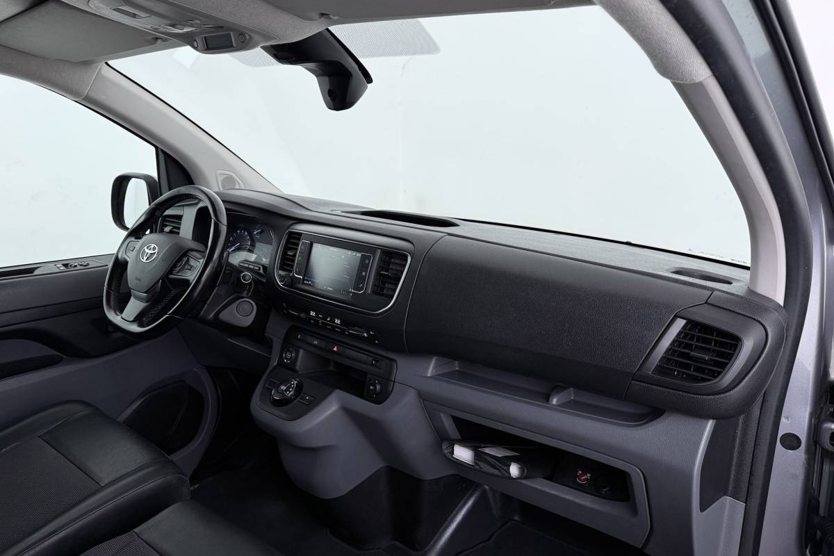 Toyota ProAce Toyota PROACE Worker 2.0 D-4D Professional Long | Trekhaak | L3 | Betimmering | Climate Control | Camera | AUTOMAAT |