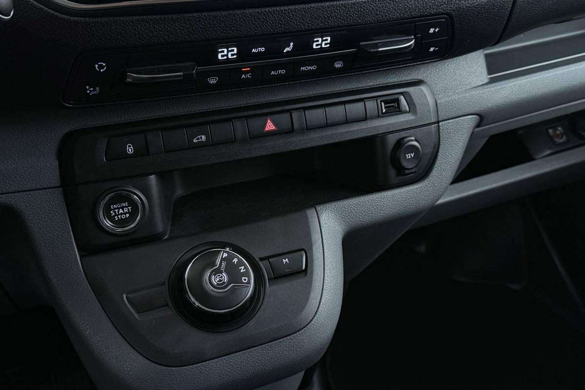 Toyota ProAce Toyota PROACE Worker 2.0 D-4D Professional Long | Trekhaak | L3 | Betimmering | Climate Control | Camera | AUTOMAAT |