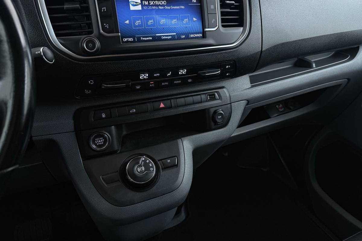 Toyota ProAce Toyota PROACE Worker 2.0 D-4D Professional Long | Trekhaak | L3 | Betimmering | Climate Control | Camera | AUTOMAAT |