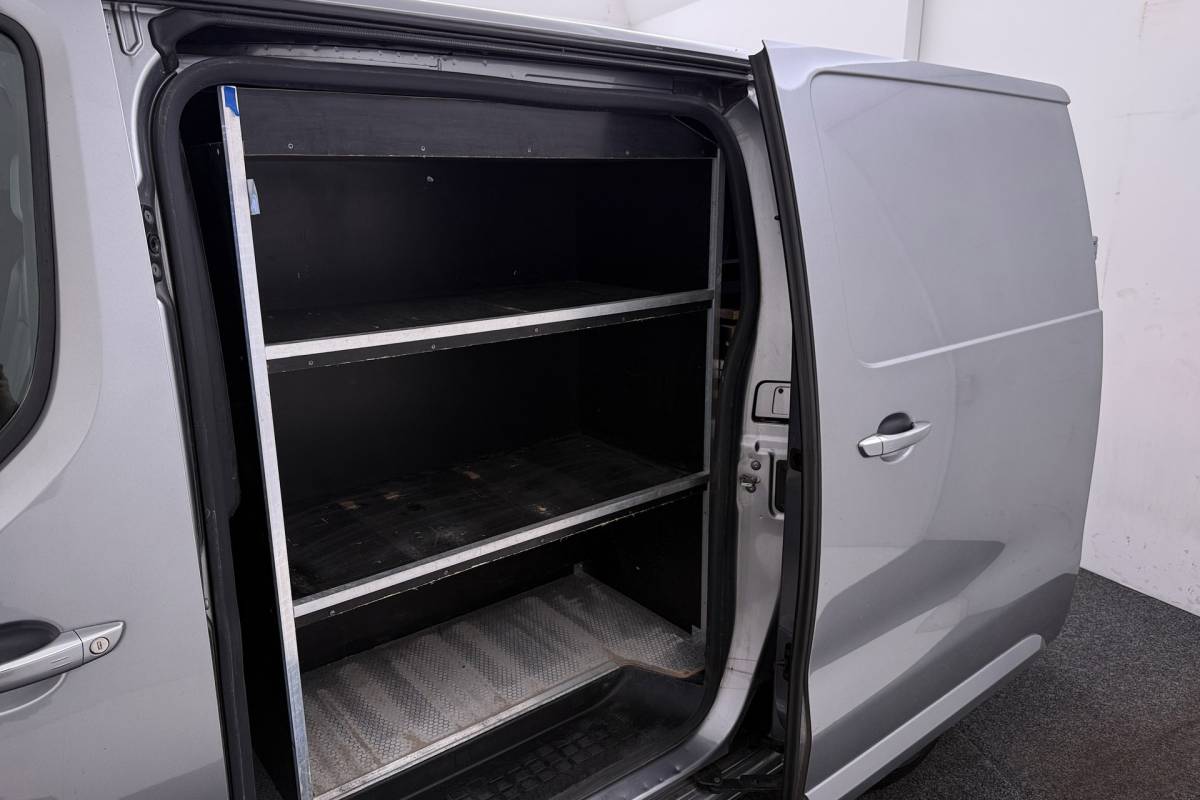 Toyota ProAce Toyota PROACE Worker 2.0 D-4D Professional Long | Trekhaak | L3 | Betimmering | Climate Control | Camera | AUTOMAAT |