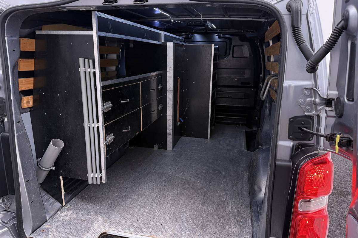 Toyota ProAce Toyota PROACE Worker 2.0 D-4D Professional Long | Trekhaak | L3 | Betimmering | Climate Control | Camera | AUTOMAAT |