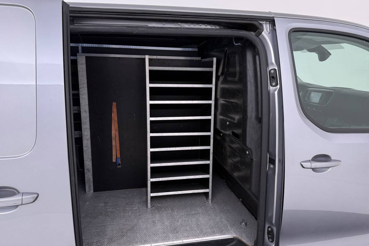 Toyota ProAce Toyota PROACE Worker 2.0 D-4D Professional Long | Trekhaak | L3 | Betimmering | Climate Control | Camera | AUTOMAAT |