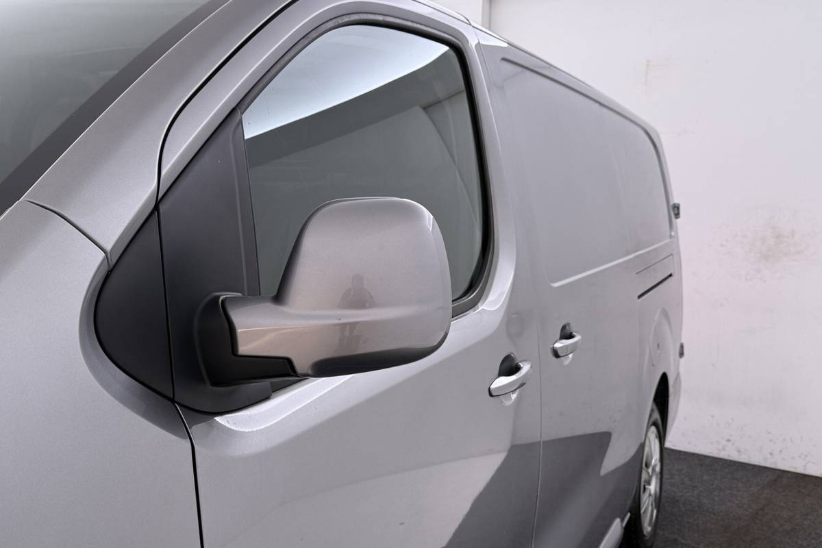 Toyota ProAce Toyota PROACE Worker 2.0 D-4D Professional Long | Trekhaak | L3 | Betimmering | Climate Control | Camera | AUTOMAAT |