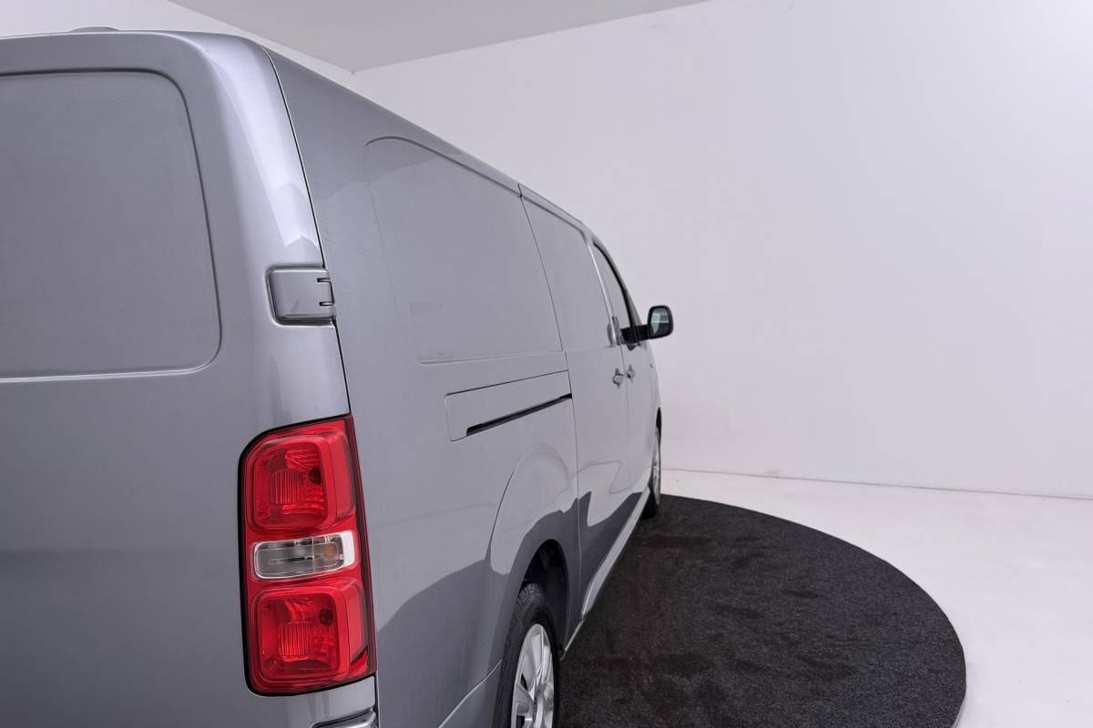 Toyota ProAce Toyota PROACE Worker 2.0 D-4D Professional Long | Trekhaak | L3 | Betimmering | Climate Control | Camera | AUTOMAAT |