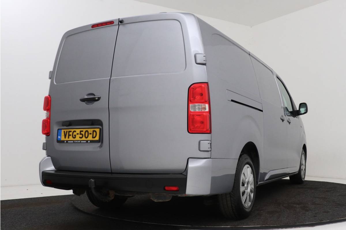 Toyota ProAce Toyota PROACE Worker 2.0 D-4D Professional Long | Trekhaak | L3 | Betimmering | Climate Control | Camera | AUTOMAAT |