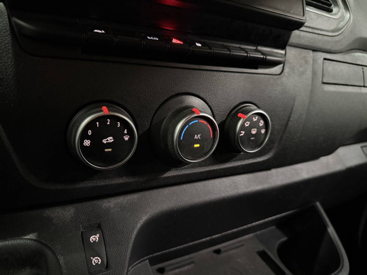 Renault Master Renault Master T35 2.3 dCi 135 L3H2 Comfort – Airco / Navi / Trekhaak / Bluetooth