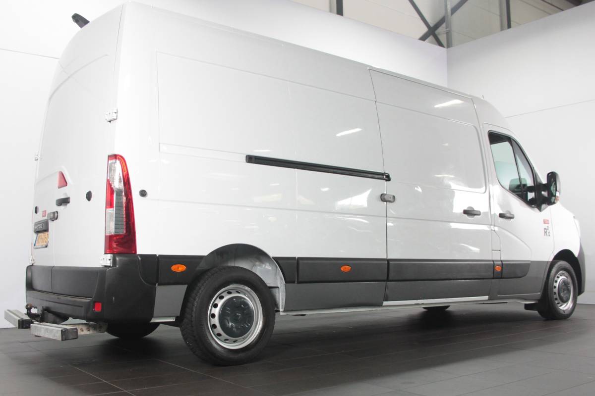 Renault Master Renault Master T35 2.3 dCi 135 L3H2 Comfort – Airco / Navi / Trekhaak / Bluetooth