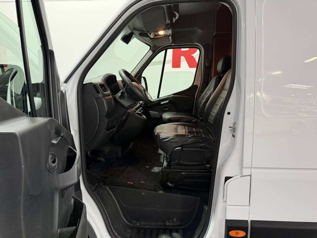 Renault Master Renault Master T35 2.3 dCi 135 L3H2 Comfort – Airco / Navi / Trekhaak / Bluetooth
