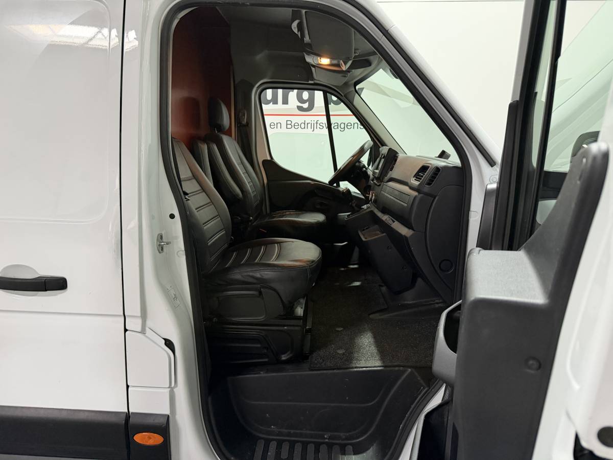 Renault Master Renault Master T35 2.3 dCi 135 L3H2 Comfort – Airco / Navi / Trekhaak / Bluetooth