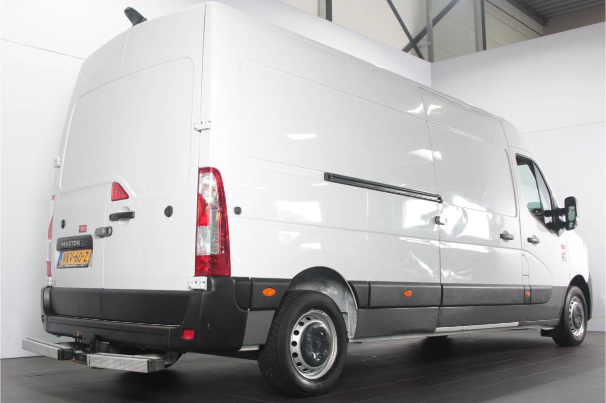 Renault Master Renault Master T35 2.3 dCi 135 L3H2 Comfort – Airco / Navi / Trekhaak / Bluetooth