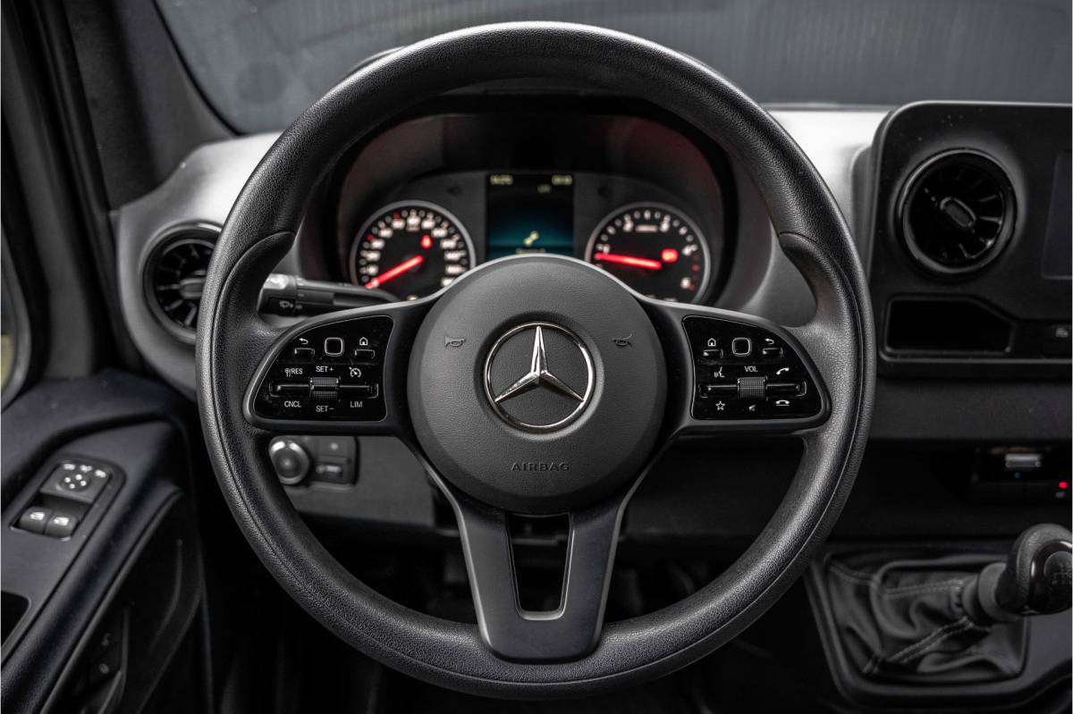 Mercedes-Benz Sprinter Mercedes-Benz Sprinter 315 CDI L4H2 | LED | 360° Camera | Cruise | PDC | Mbux | 3-Zits | Climatronic