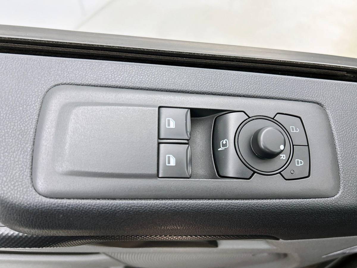 Ford Transit Custom Ford Transit Custom 300 2.0 TDCI L2H1 Trend Automaat Airco Navigatie Cruise Navi Trekhaak
