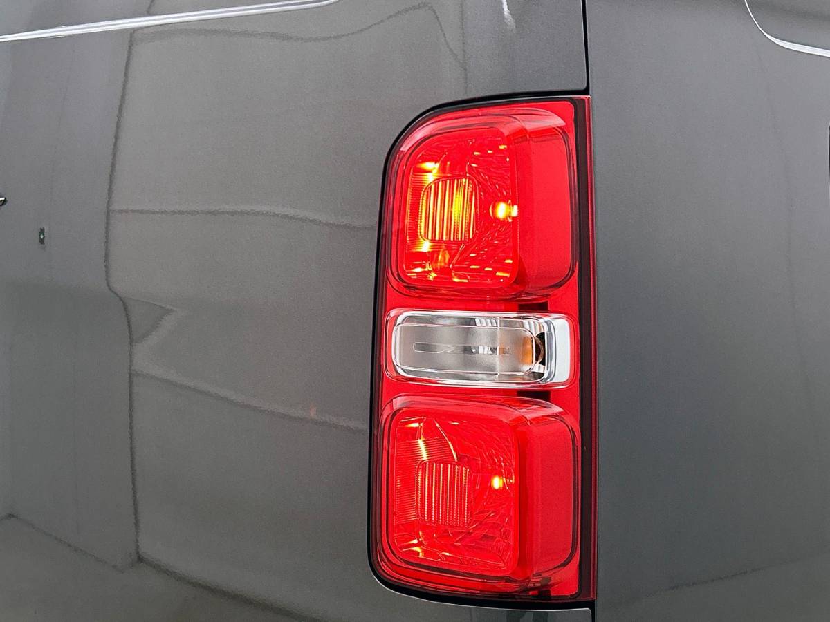 Opel Vivaro Opel Vivaro 2.0 CDTI L3H1 Dubbele Cabine Automaat Airco Navigatie Trekhaak Camera Cruise Control