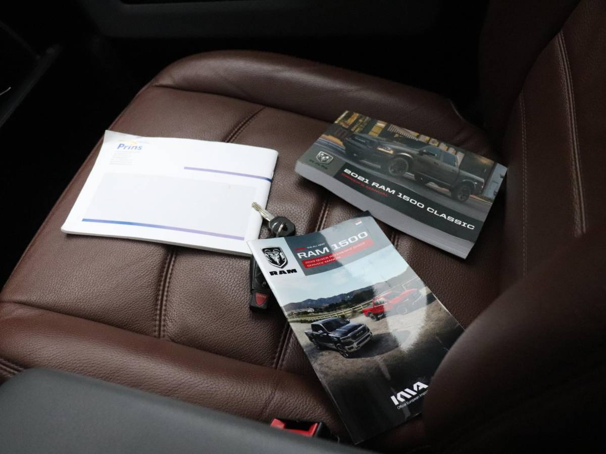 Dodge Ram 1500 Dodge Ram 1500 5.7 V8 4×4 Crew Cab Classic | LEDER | SCHUIFDAK | LPG | TREKHAAK | NAVIGATIE