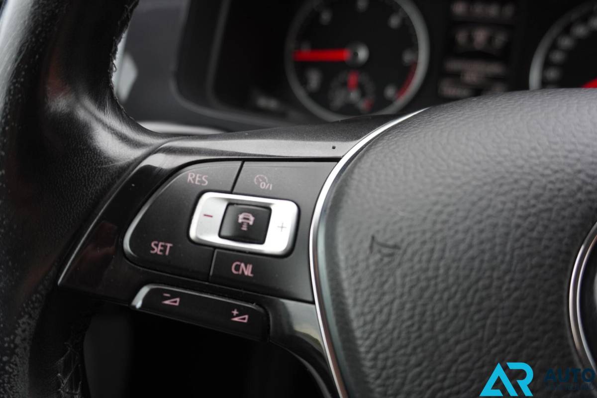 Volkswagen Transporter Volkswagen Transporter 2.0 TDI L2H1 DC * LED * MARGE * LUXE