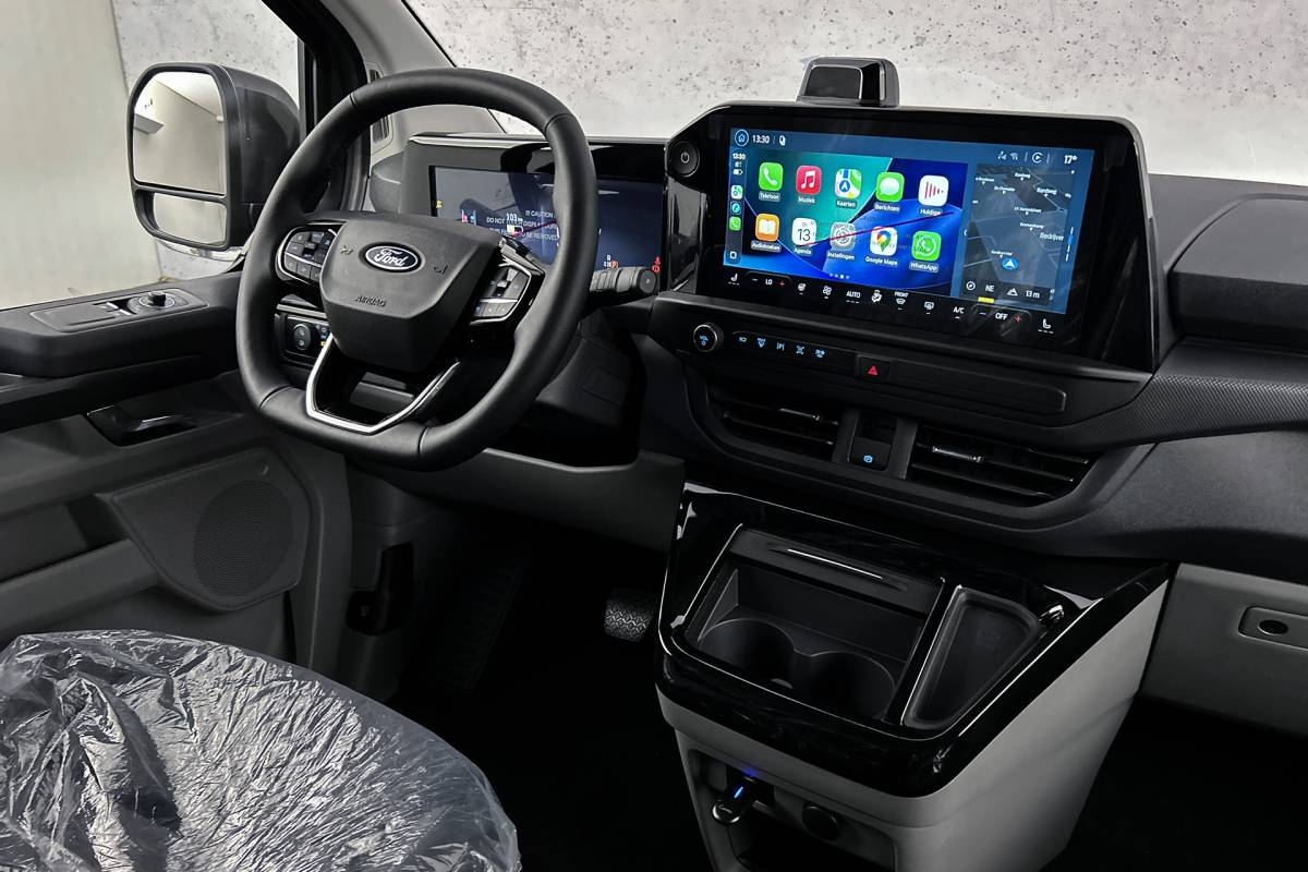 Ford E-Transit Custom Ford E-Transit Custom 340 L2 Limited 71 kWh | Dubbel cabine | 2x schuifdeur | Driver assist pack premium