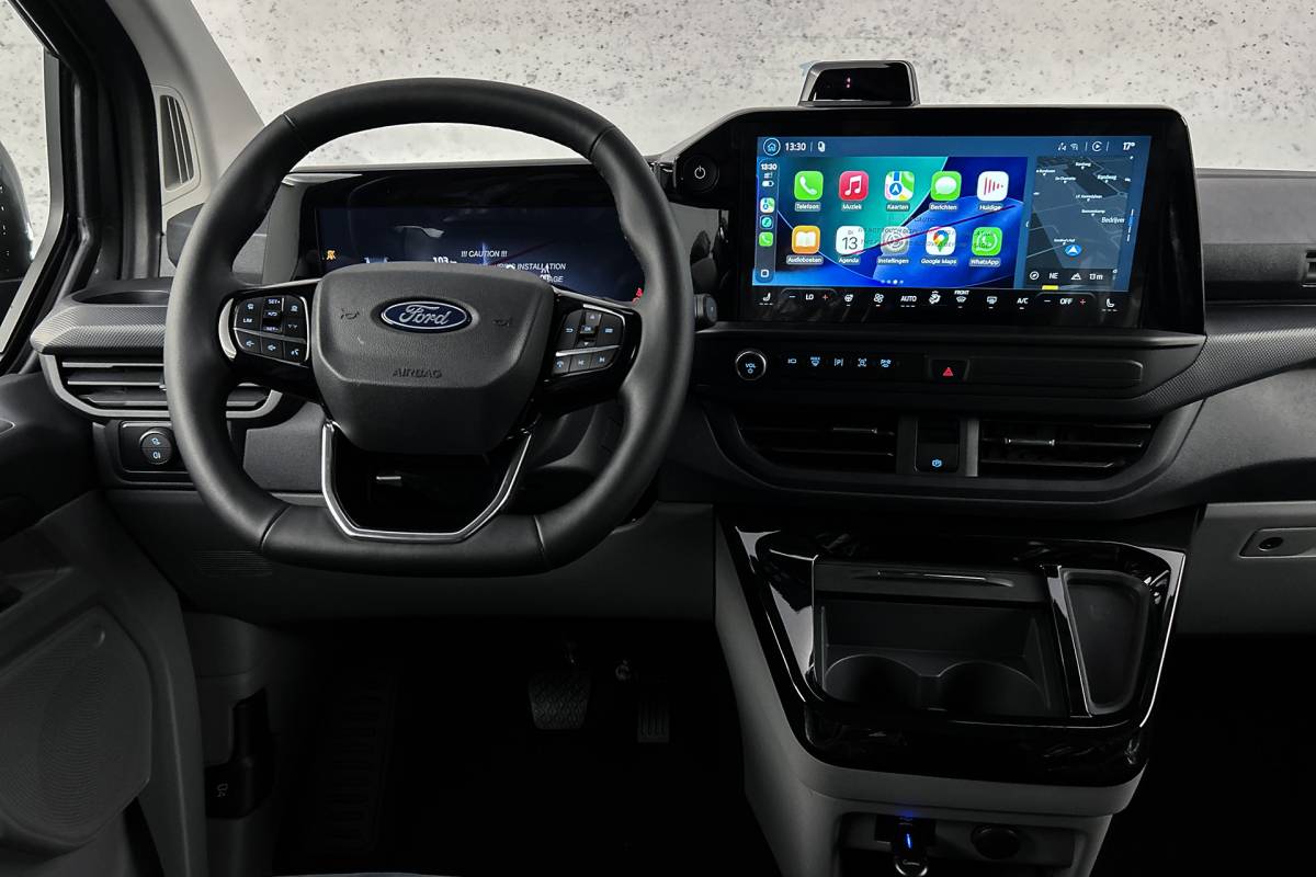 Ford E-Transit Custom Ford E-Transit Custom 340 L2 Limited 71 kWh | Dubbel cabine | 2x schuifdeur | Driver assist pack premium