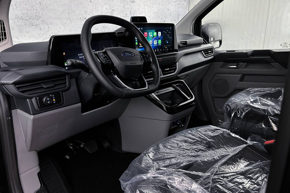 Ford E-Transit Custom Ford E-Transit Custom 340 L2 Limited 71 kWh | Dubbel cabine | 2x schuifdeur | Driver assist pack premium