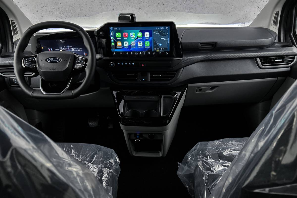 Ford E-Transit Custom Ford E-Transit Custom 340 L2 Limited 71 kWh | Dubbel cabine | 2x schuifdeur | Driver assist pack premium