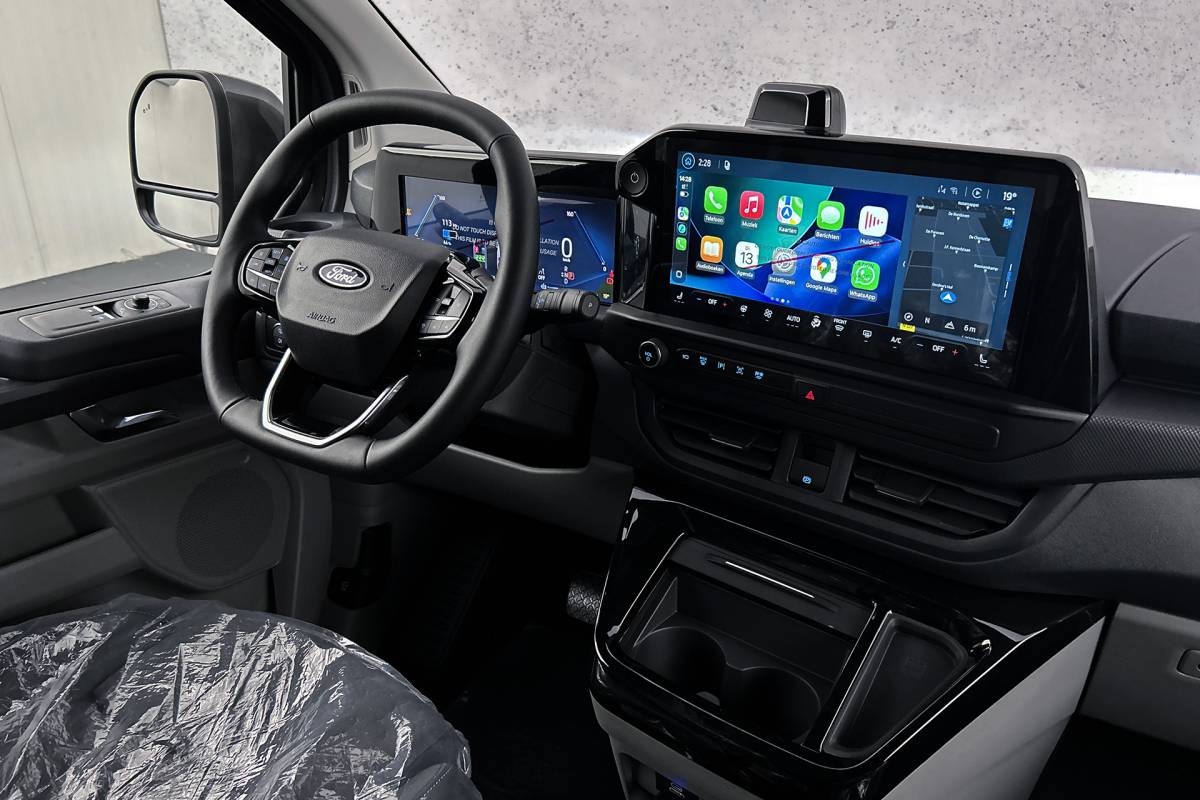 Ford E-Transit Custom Ford E-Transit Custom 340 L2 Limited 71 kWh | Dubbel cabine | 2x schuifdeur | Driver assist pack premium