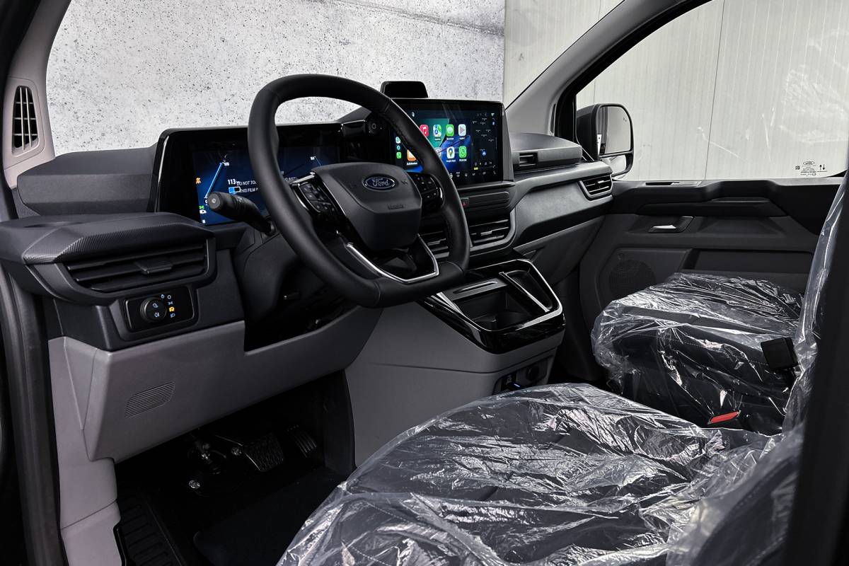 Ford E-Transit Custom Ford E-Transit Custom 340 L2 Limited 71 kWh | Dubbel cabine | 2x schuifdeur | Driver assist pack premium
