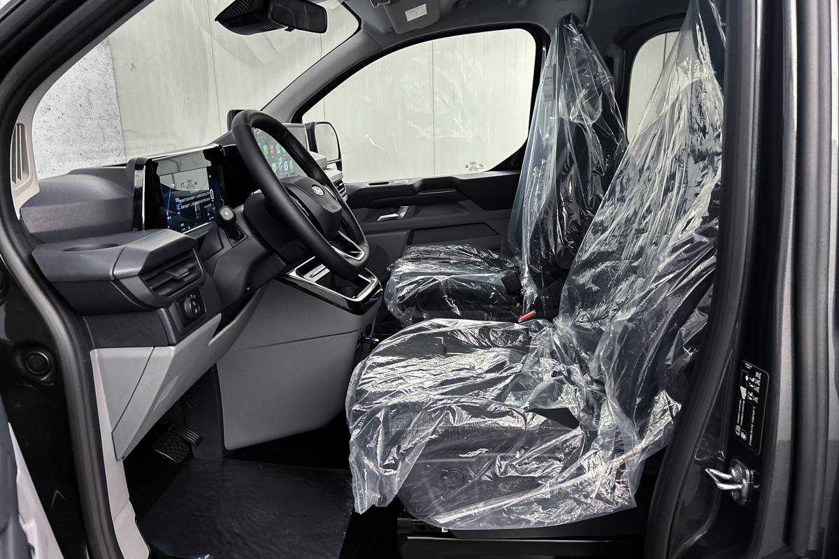 Ford E-Transit Custom Ford E-Transit Custom 340 L2 Limited 71 kWh | Dubbel cabine | 2x schuifdeur | Driver assist pack premium