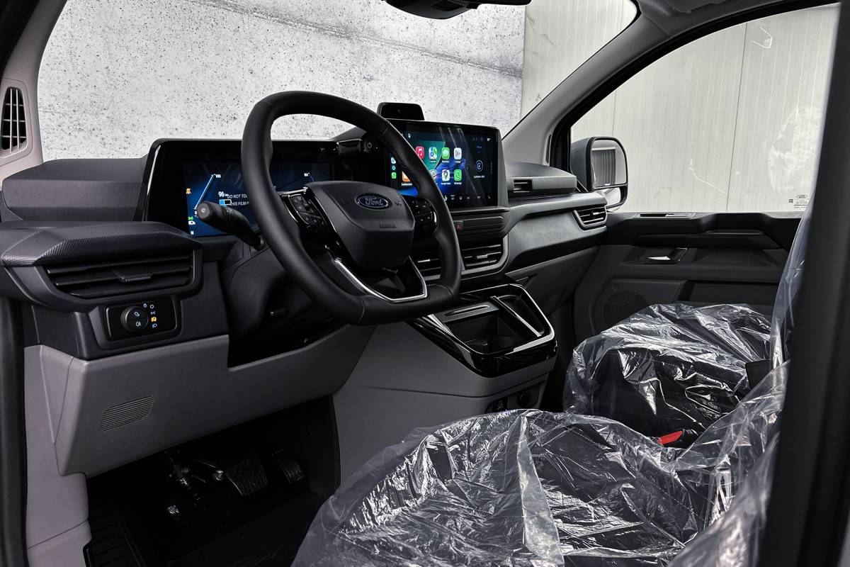 Ford E-Transit Custom Ford E-Transit Custom 340 L2 Limited 71 kWh | Dubbel cabine | 2x schuifdeur | Driver assist pack premium