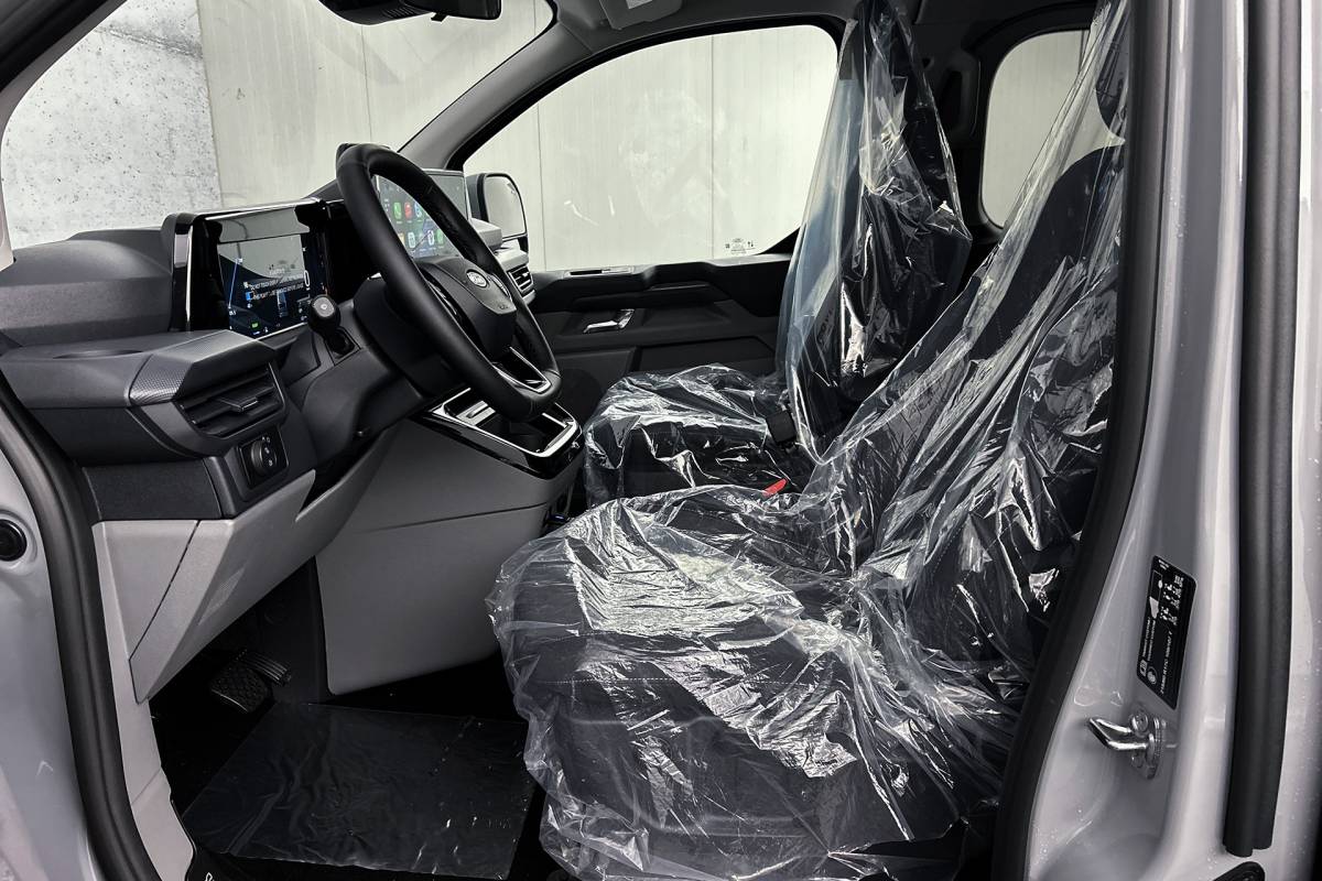 Ford E-Transit Custom Ford E-Transit Custom 340 L2 Limited 71 kWh | Dubbel cabine | 2x schuifdeur | Driver assist pack premium