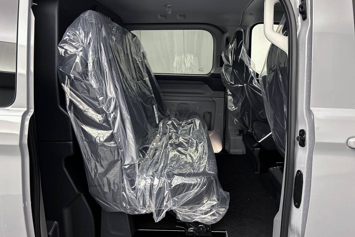 Ford E-Transit Custom Ford E-Transit Custom 340 L2 Limited 71 kWh | Dubbel cabine | 2x schuifdeur | Driver assist pack premium