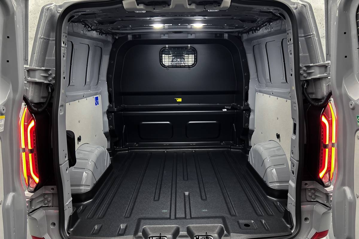 Ford E-Transit Custom Ford E-Transit Custom 340 L2 Limited 71 kWh | Dubbel cabine | 2x schuifdeur | Driver assist pack premium