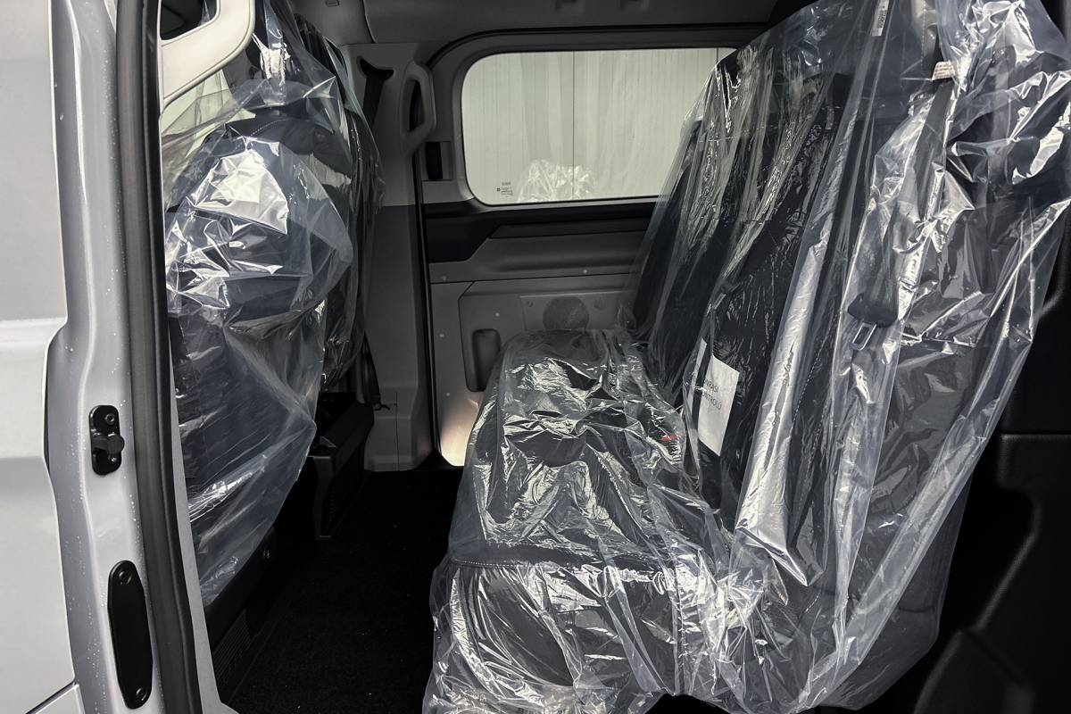 Ford E-Transit Custom Ford E-Transit Custom 340 L2 Limited 71 kWh | Dubbel cabine | 2x schuifdeur | Driver assist pack premium