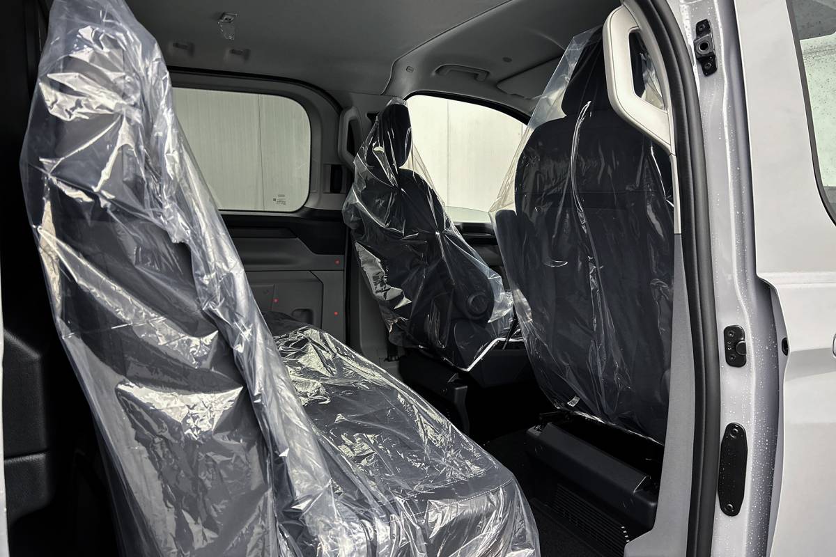 Ford E-Transit Custom Ford E-Transit Custom 340 L2 Limited 71 kWh | Dubbel cabine | 2x schuifdeur | Driver assist pack premium